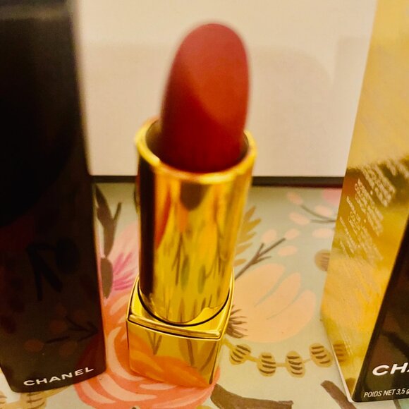 ROUGE ALLURE VELVET Luminous Matte Lip Colour 58 - ROUGE VIE - Picture 3 of 4